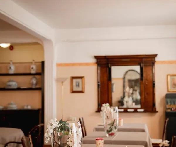 San Genesio מלון