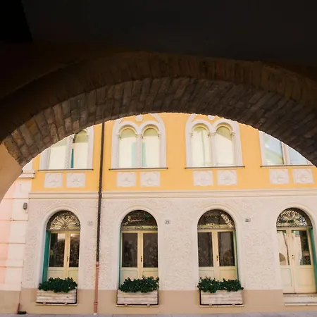 فندق San Genesio 3*